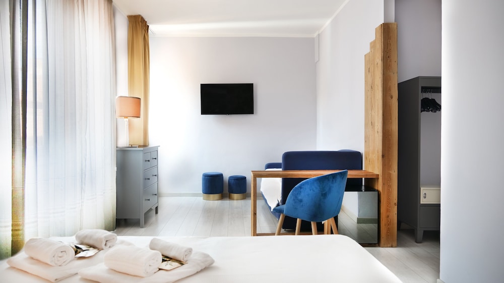 Standard Triple Room, City View photo 2