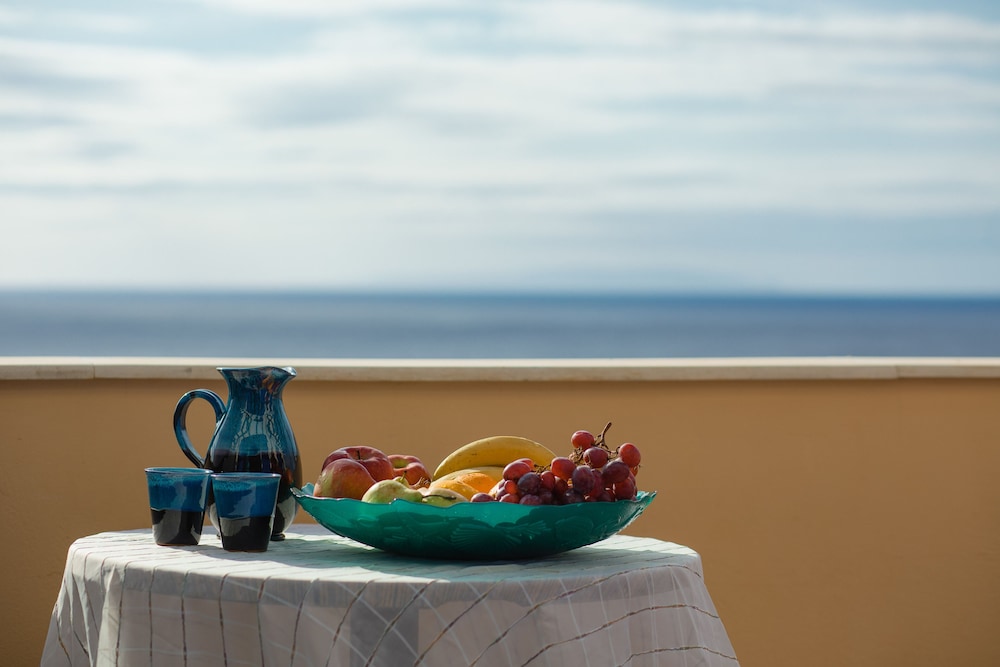 Apartment with Sea View - Photo 9