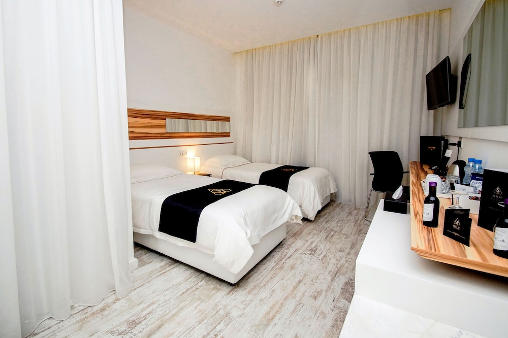 Classic Twin Room, Balcony, City View