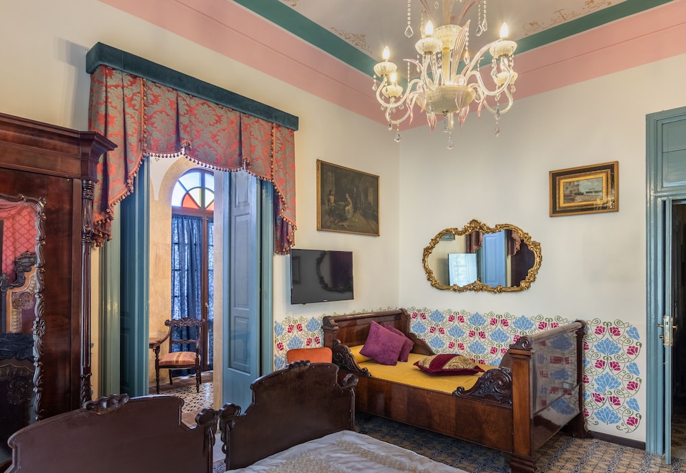 Luxury Suite photo 3