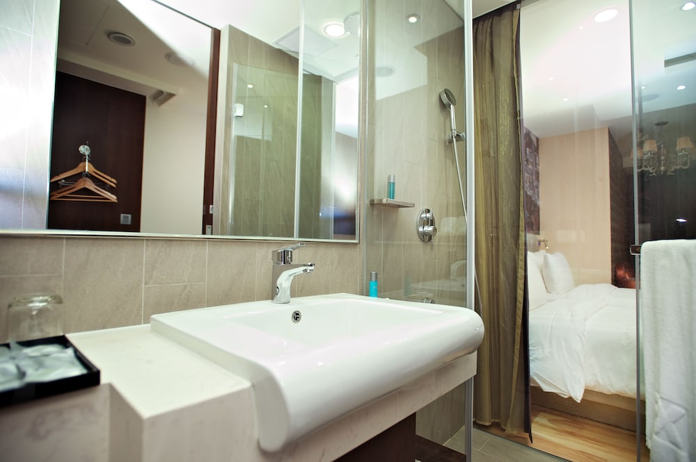 Trendy Room, 2 Twin Beds photo 2