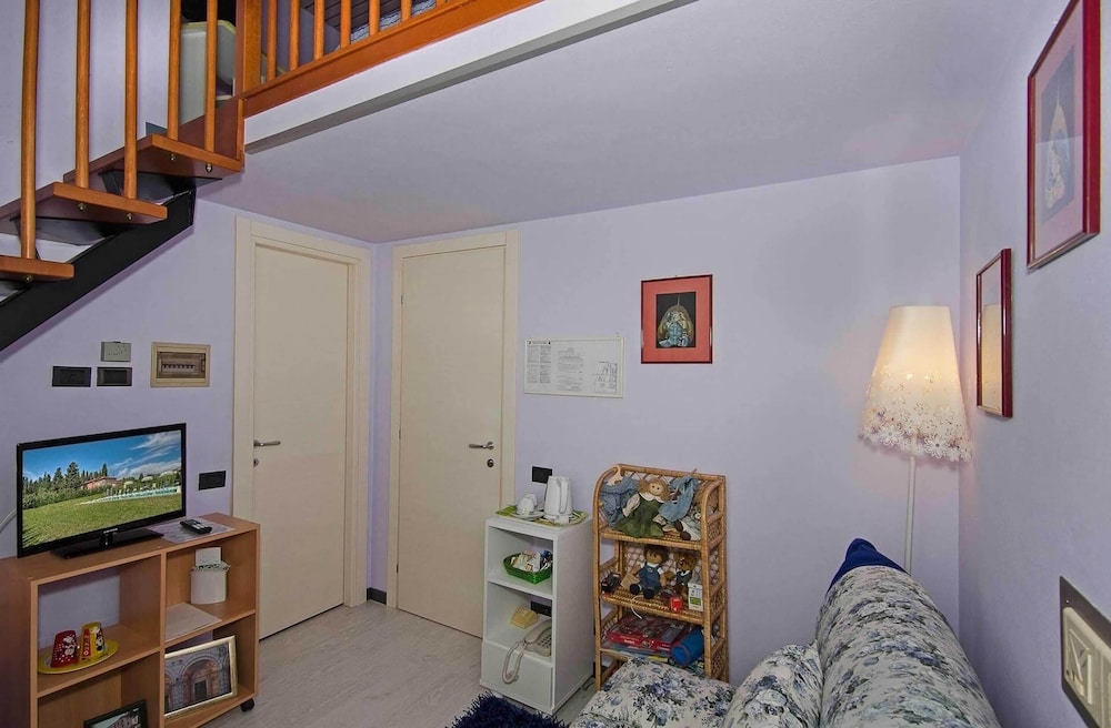 Family Room, 2 Bedrooms - Photo 20