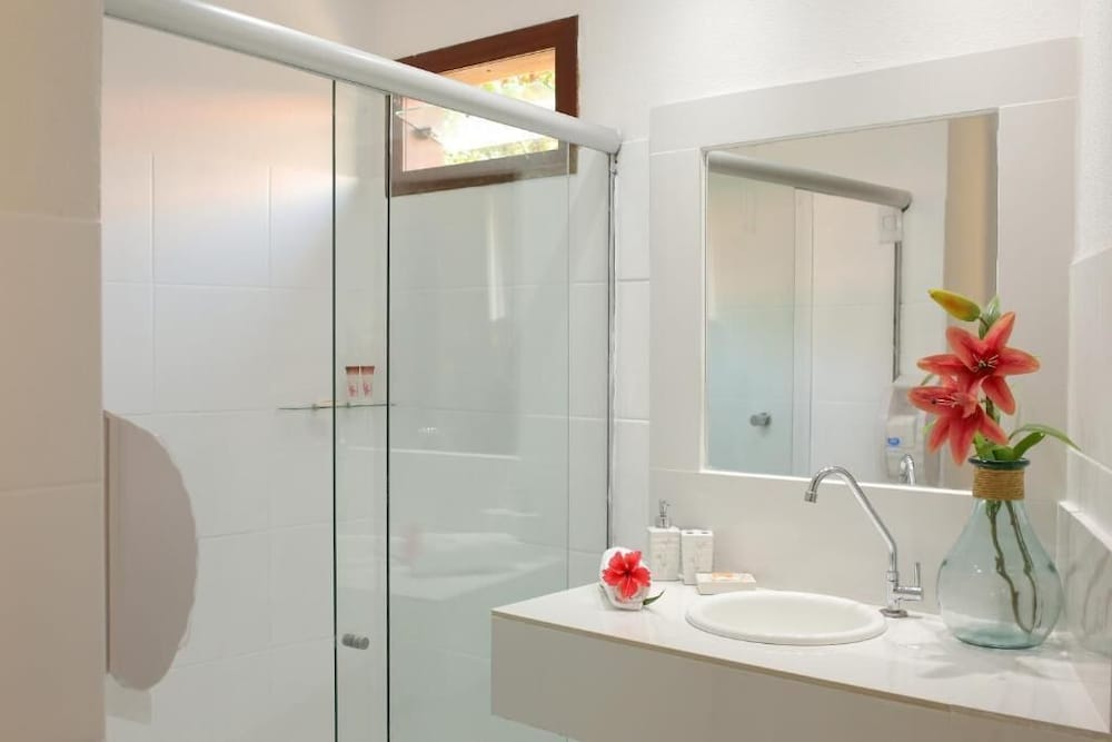 Premium Double Room, 1 King Bed, Bathtub, Garden View - Photo 4