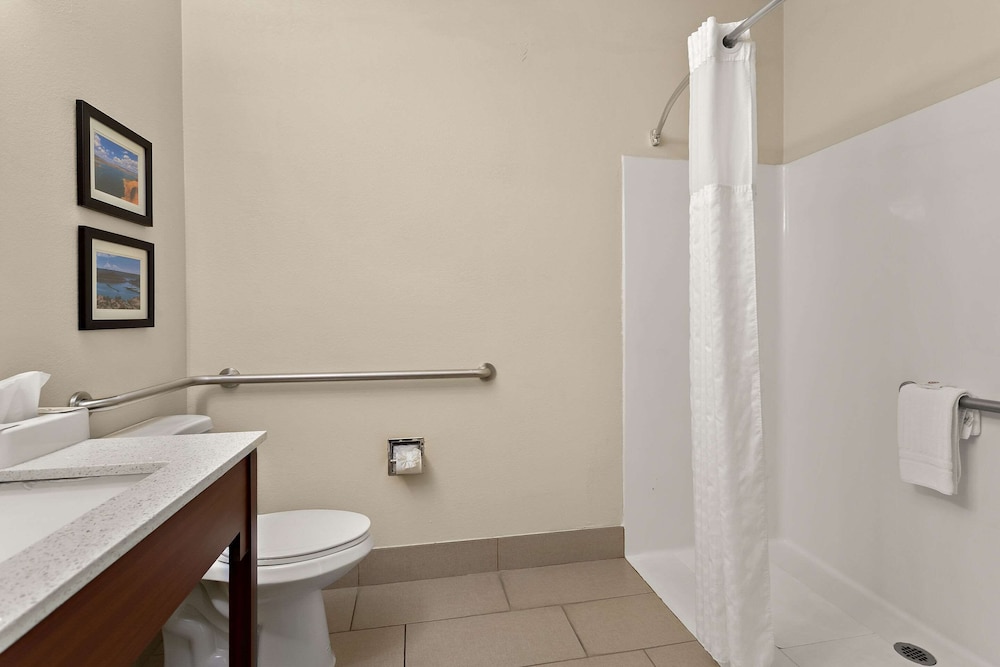 Room, 2 Queen Beds, Accessible, Non Smoking (Promotional) - Photo 4