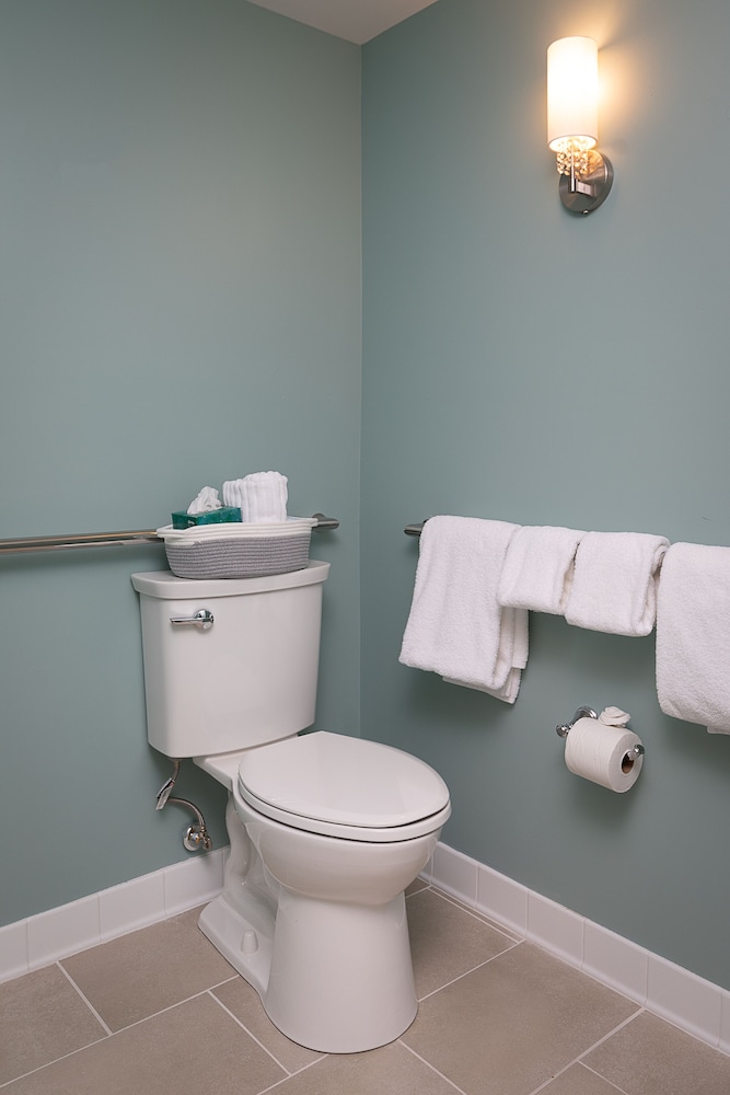 Room, 2 Queen Beds, Accessible (Accessible Signature Room- Two Queen ) photo 3