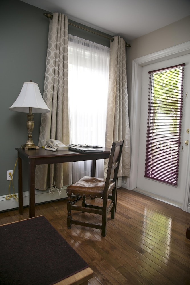 Executive Suite, 2 Queen Beds, Balcony photo 3