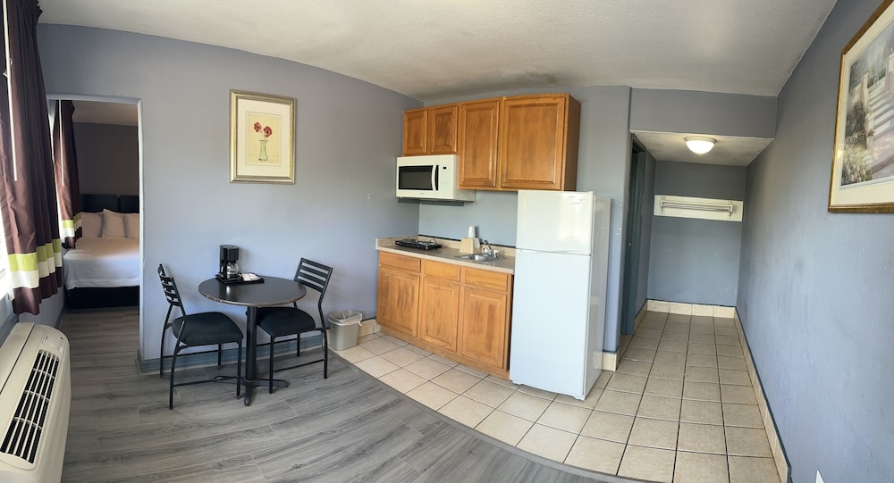 Suite, 2 Double Beds, Non Smoking, Kitchen - Photo 9