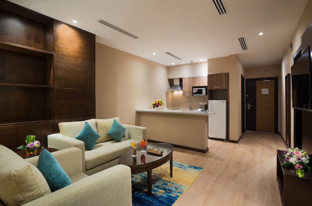 Junior Suite, 1 King Bed - Photo 1