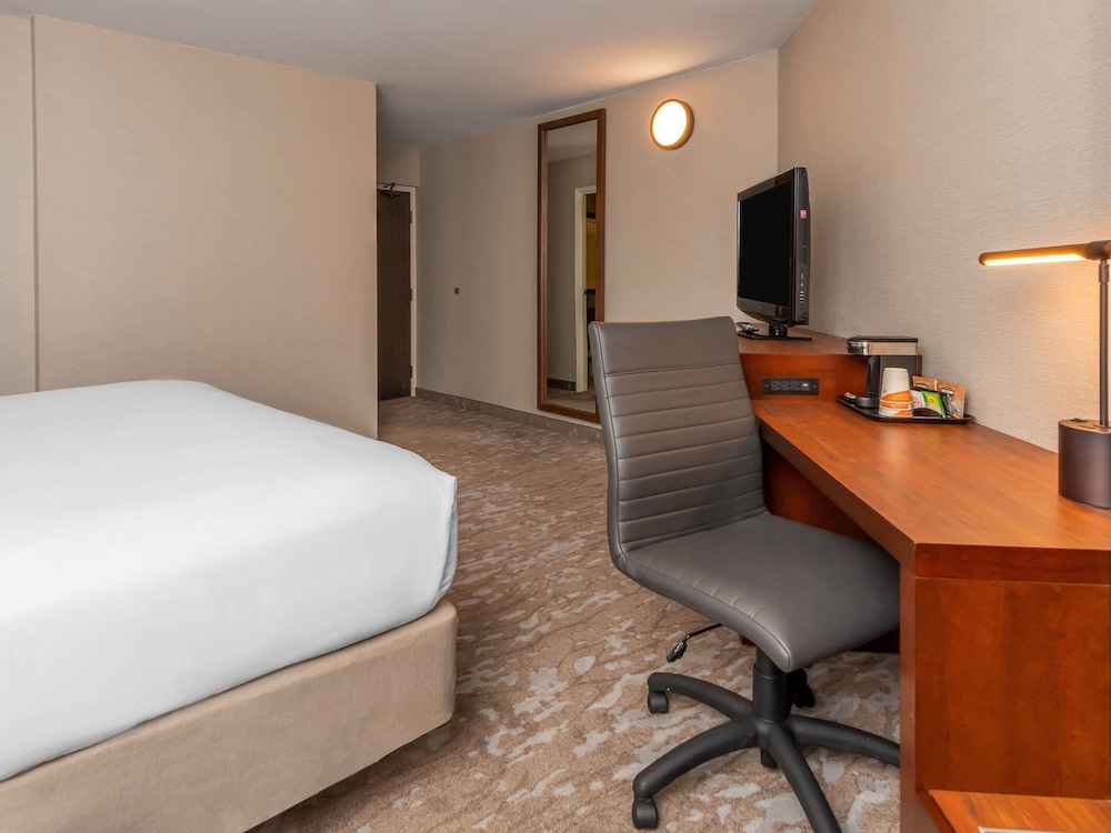 Room, 1 King Bed, Non Smoking (2nd Floor) - Photo 12