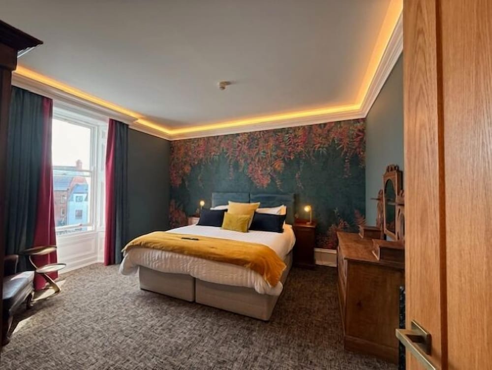Luxury Suite