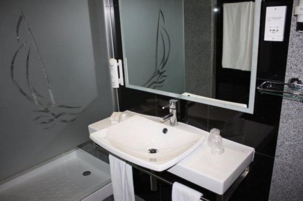 Twin Room, Partial Sea View - Photo 3
