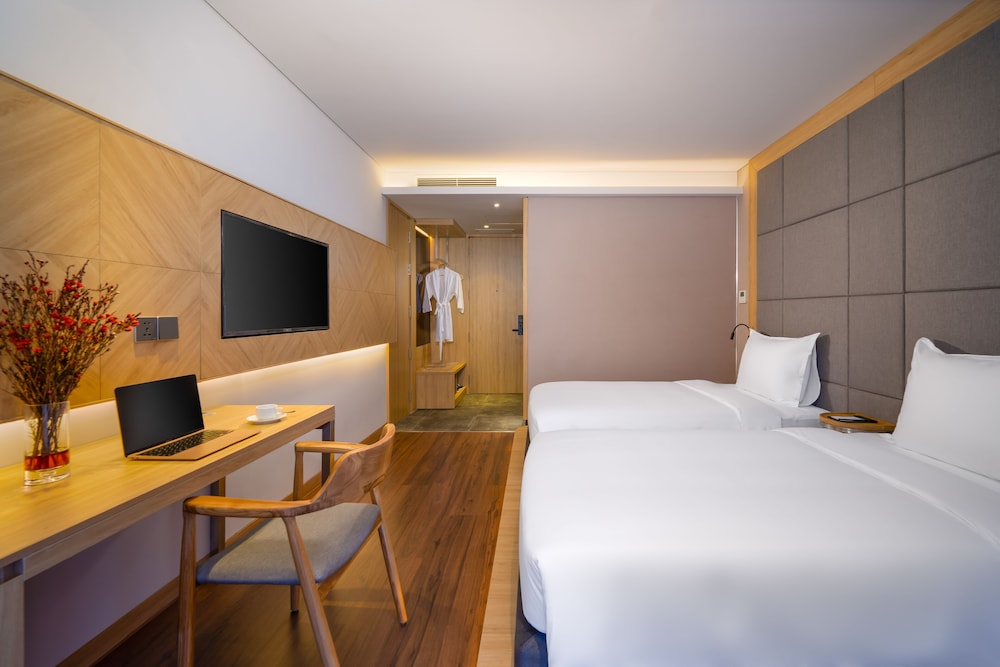 Deluxe Twin Room, City View photo 3