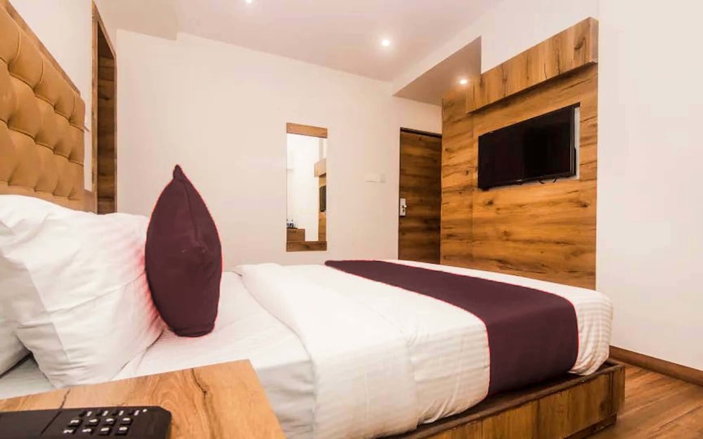 Deluxe Double Room - Photo 11