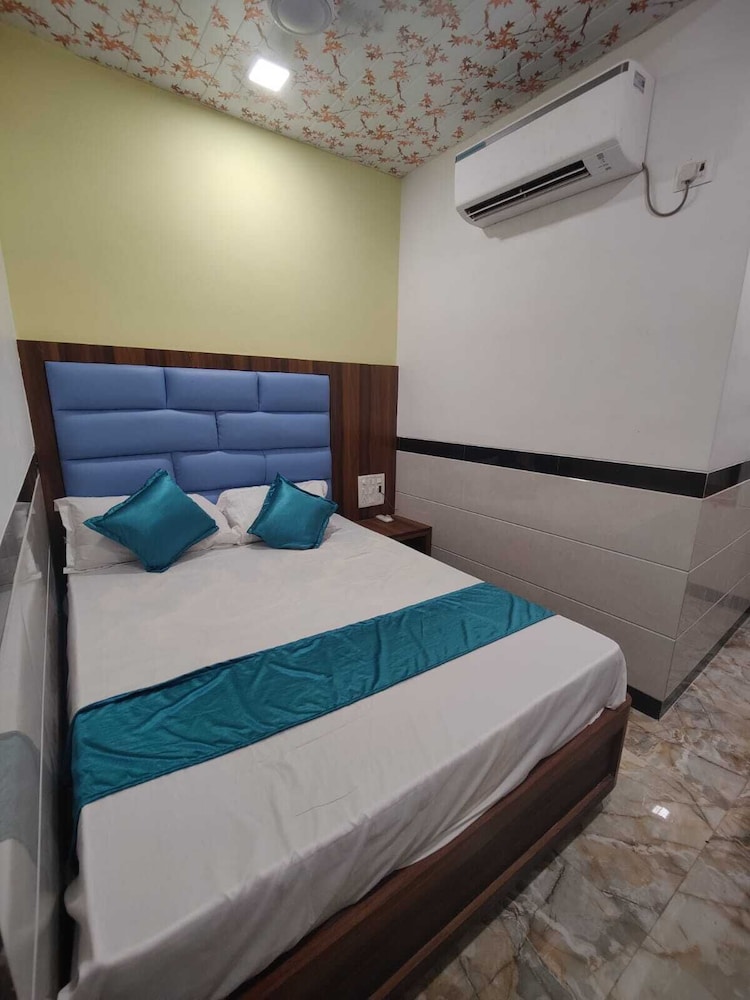 Deluxe Room - Photo 21