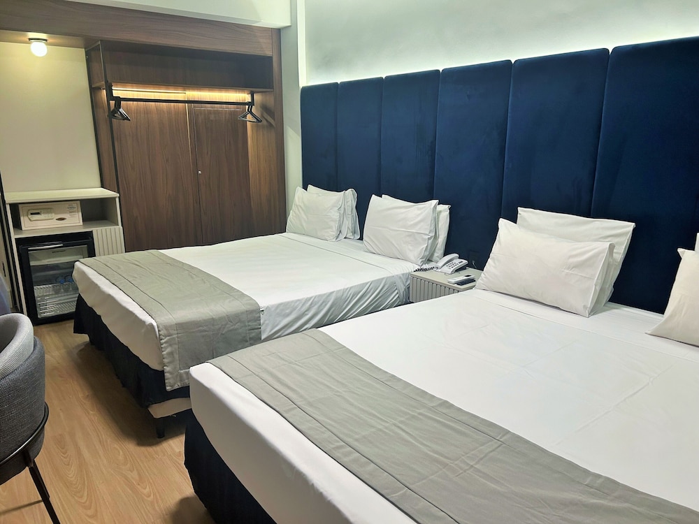 Deluxe Quadruple Room - Photo 1