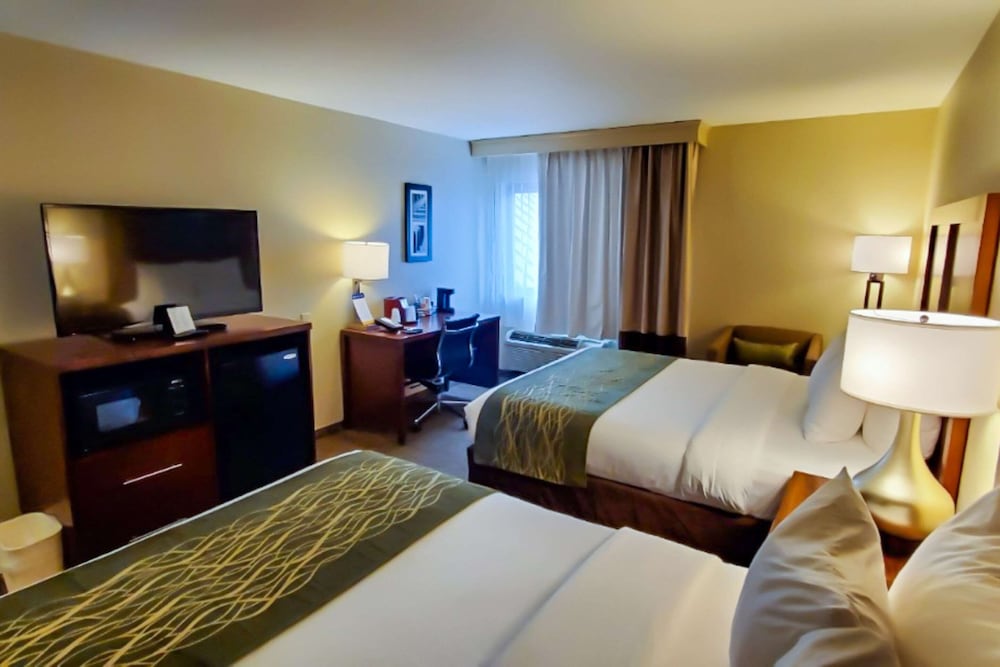 Room, 2 Queen Beds, Non Smoking - Photo 1