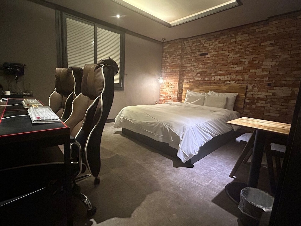 Deluxe Double Room, City View photo 3