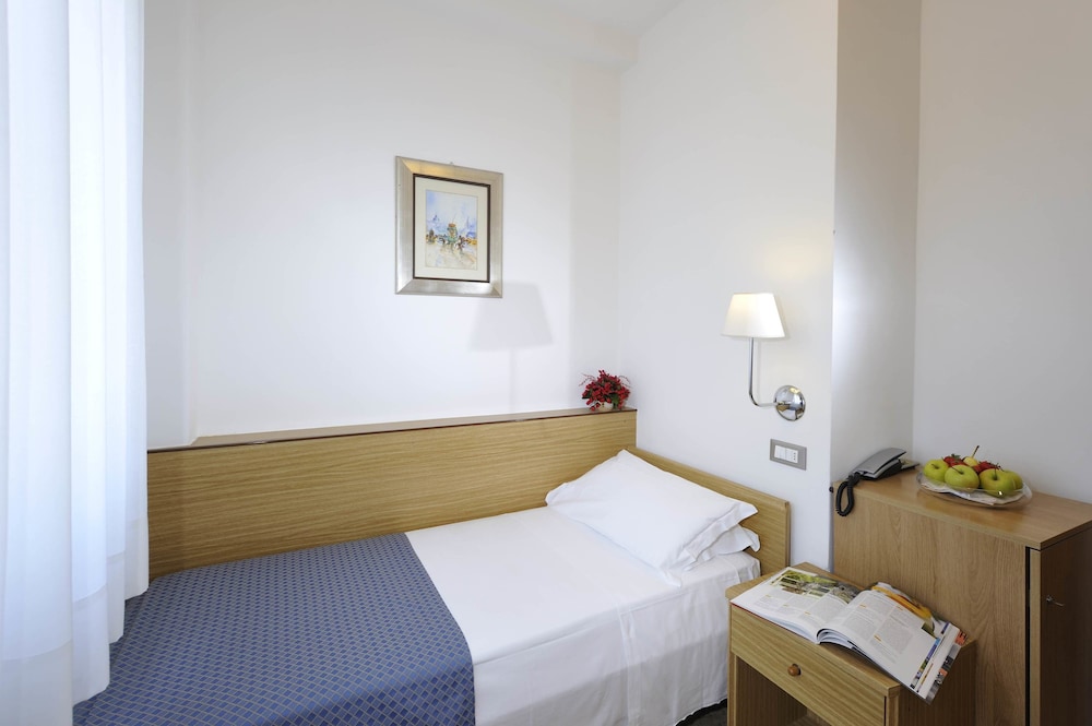 Single Room - Photo 1