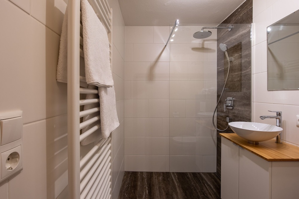 Deluxe Suite, 2 Bedrooms, 2 Bathrooms, Mountain View photo 3