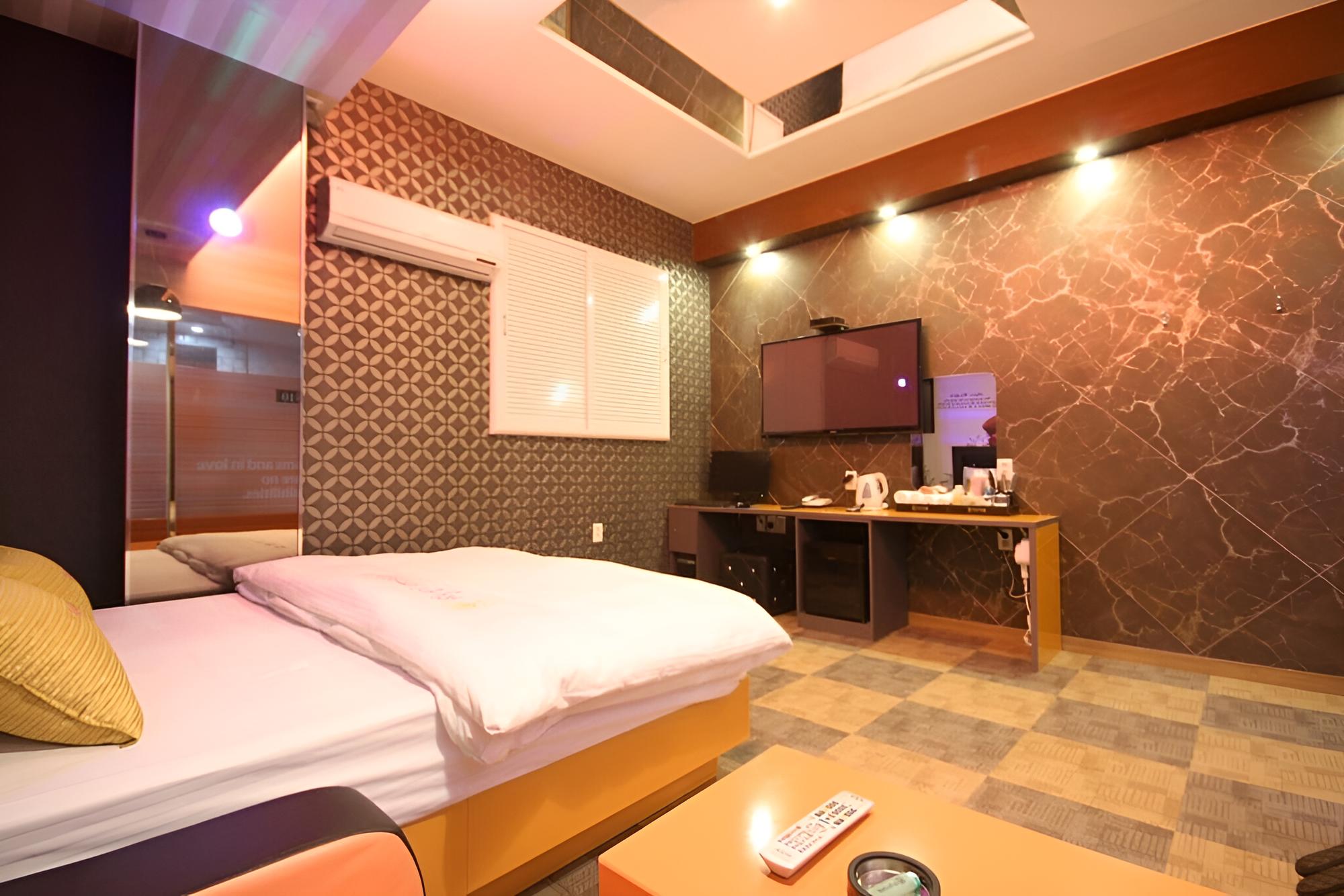 Room (Suite (Semi-Special Room/2PC/Netflix ) - Photo 3