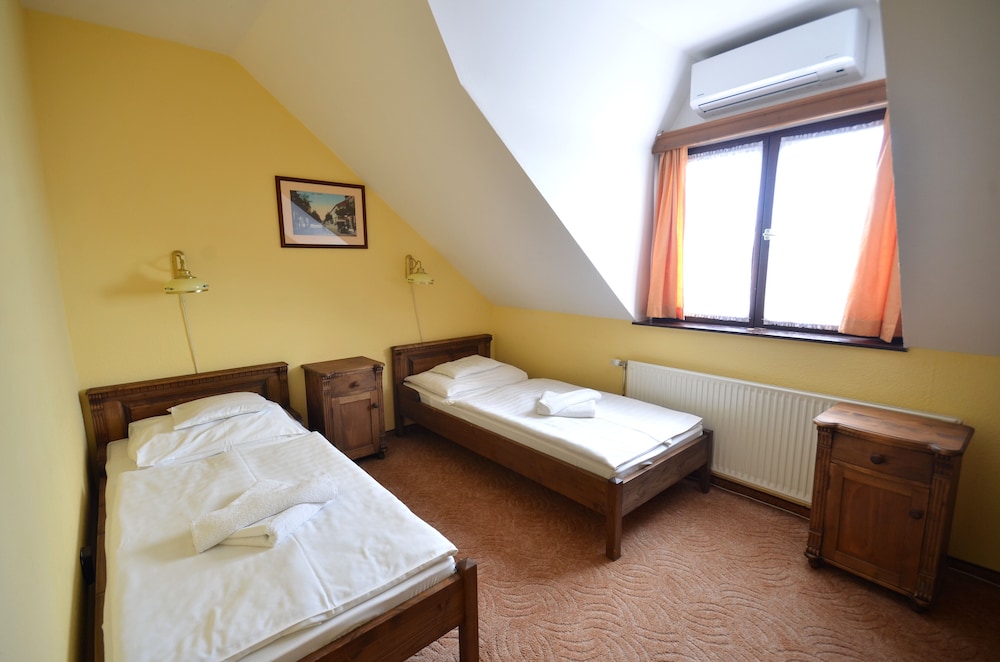 Basic Double Room photo 2