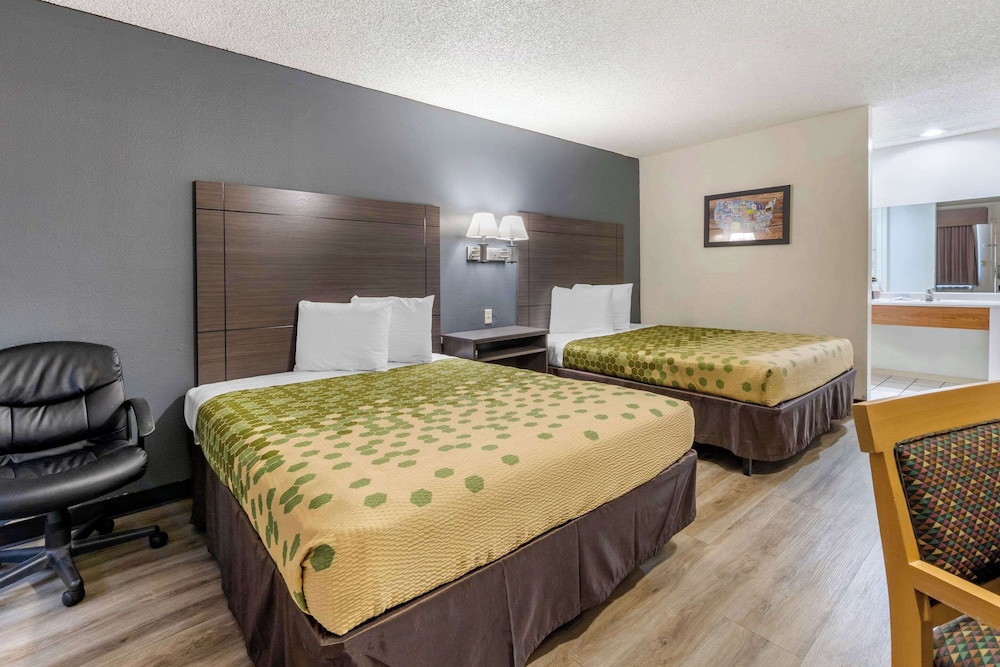 Standard Room, 2 Queen Beds, Non Smoking photo 1