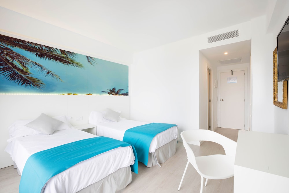Double Room (2 adults)