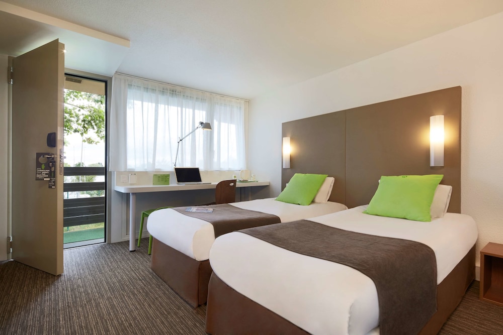 Standard Room, 3 Twin Beds photo 2