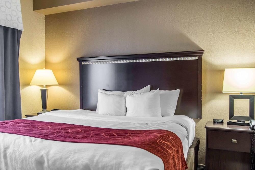 Suite, 1 King Bed, Non Smoking - Photo 3