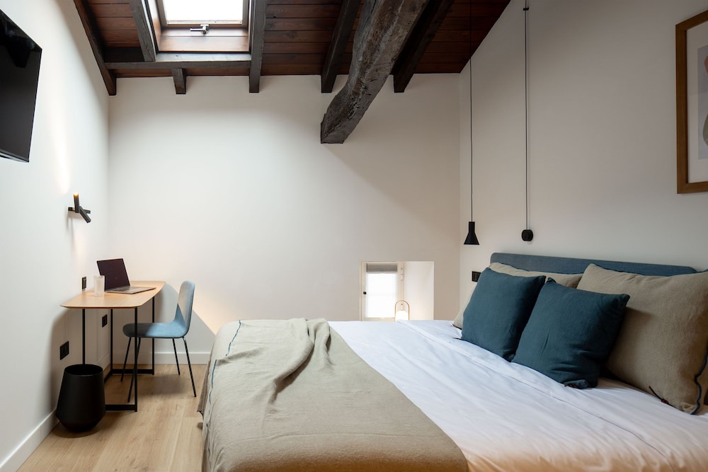 Standard Twin Room - Photo 1