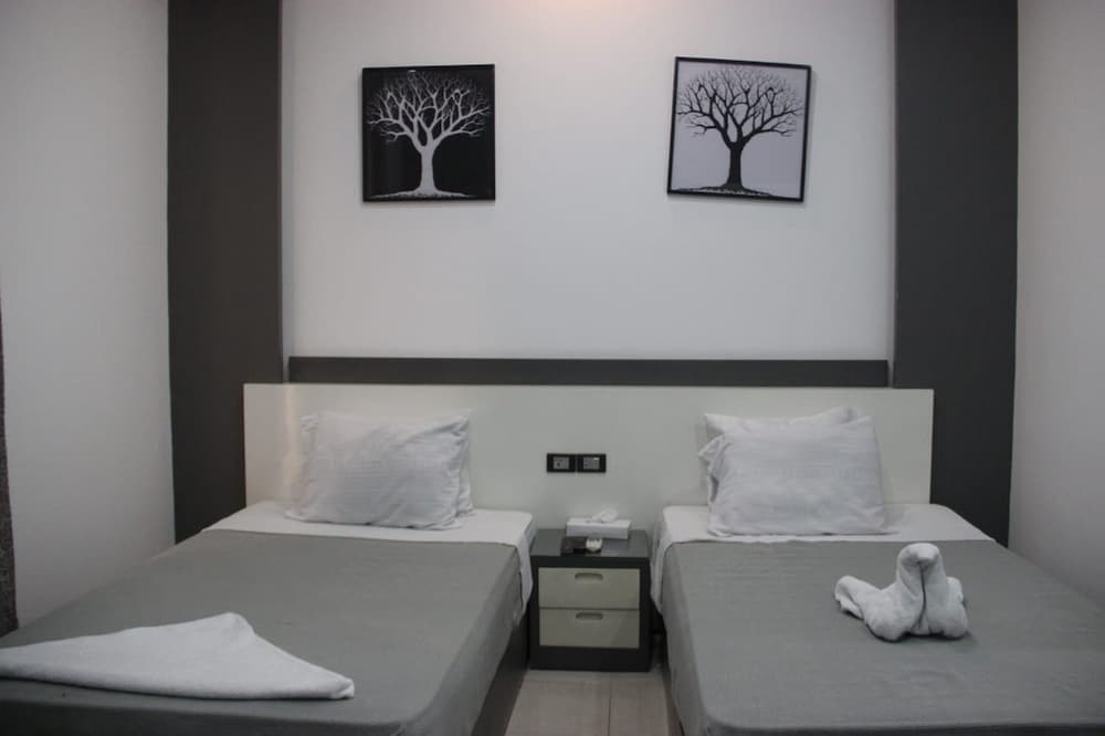 Double Room, 2 Twin Beds, Private Bathroom