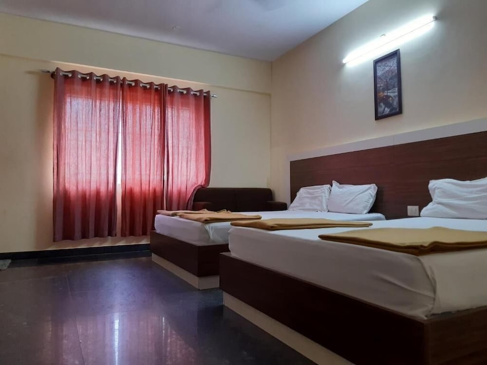 Deluxe Quadruple Room, City View