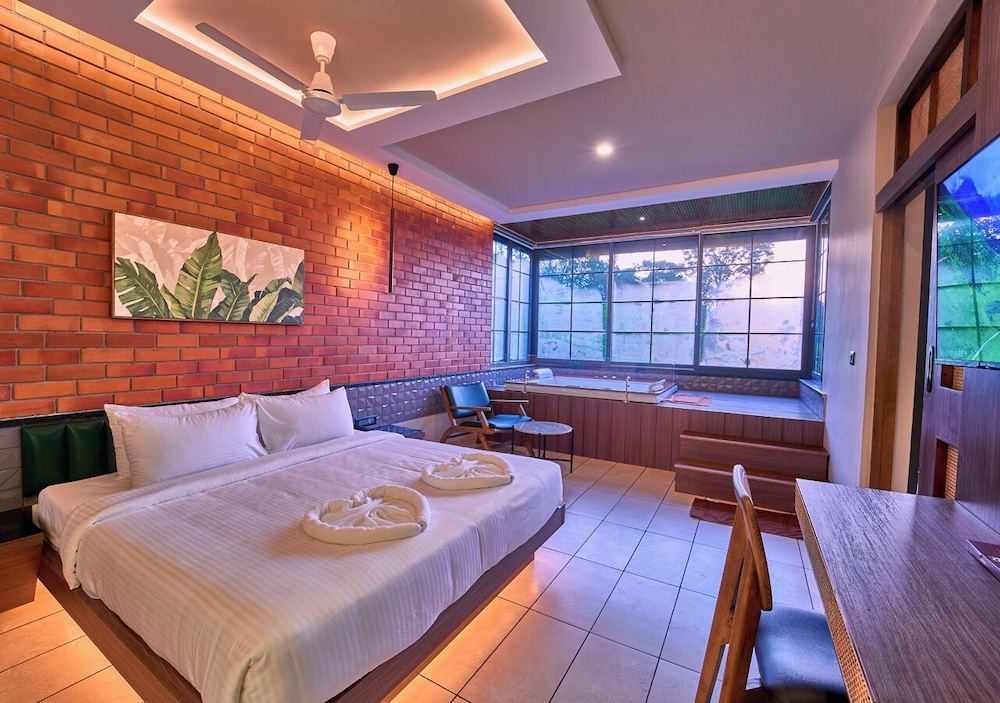 Signature Suite, 1 Bedroom, Balcony, Hill View
