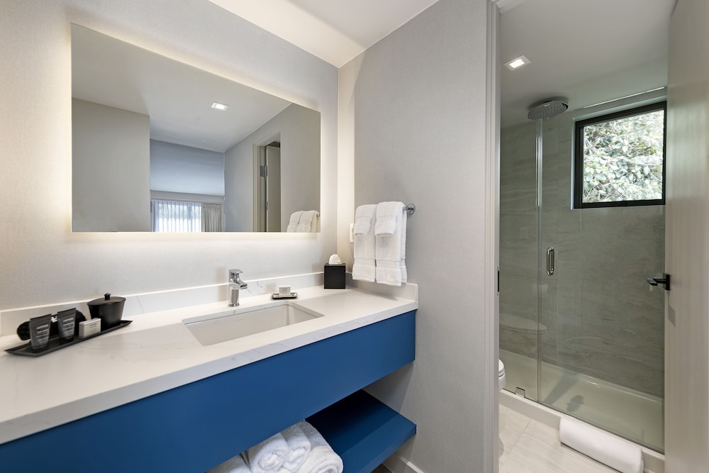All New Pines Superior King Non-View Room (Recently Renovated) - Photo 5