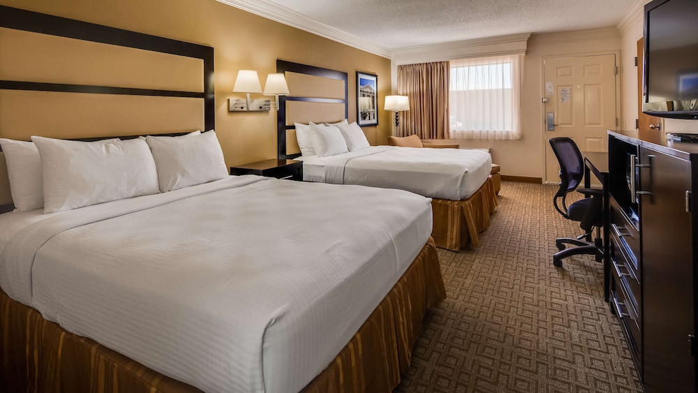 Standard Room, 2 Queen Beds, Non Smoking, Refrigerator & Microwave (Pet Friendly) - Photo 4