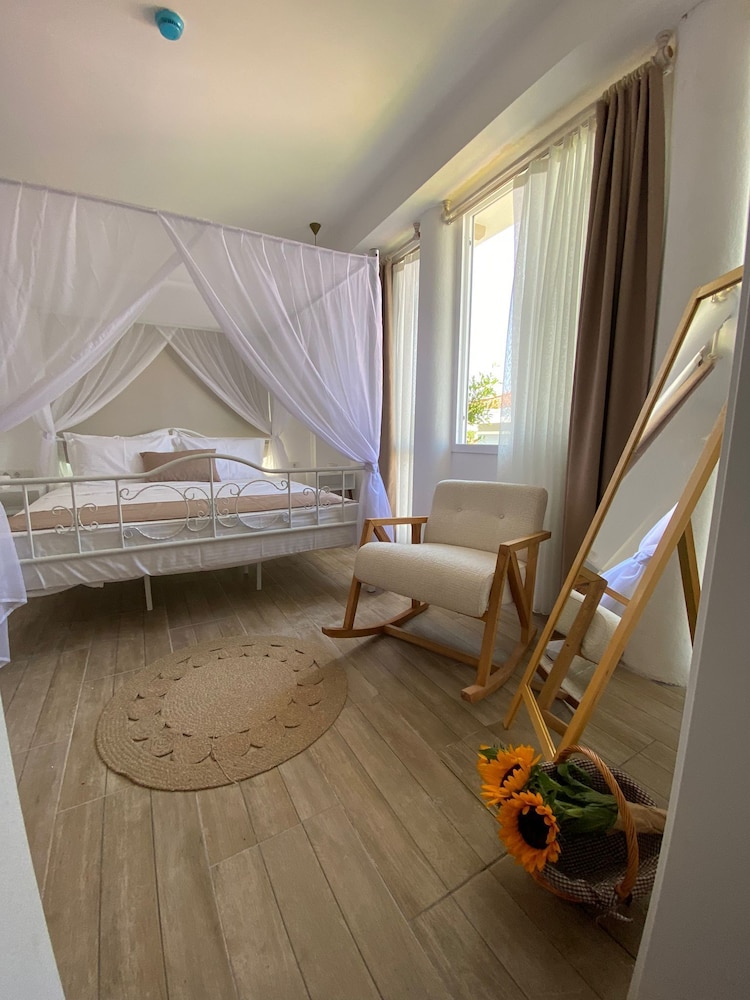 Deluxe Double Room, 1 Queen Bed, Pool View
