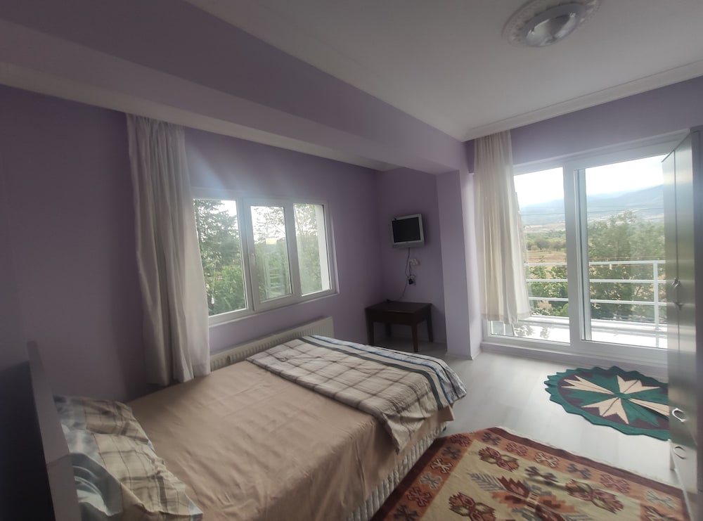 Classic Double Room, 1 Queen Bed, Lanai, Lake View