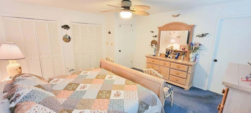 House, Multiple Beds, Patio (Fish Crazy House) photo 3
