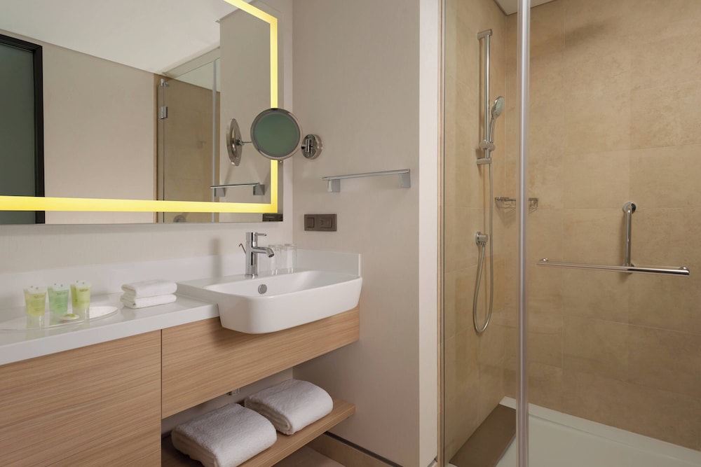 Standard Room, 2 Twin Beds, City View - Photo 3