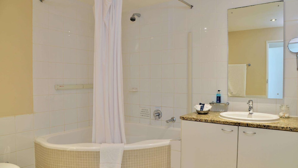 Suite, 2 Bedrooms - Photo 14