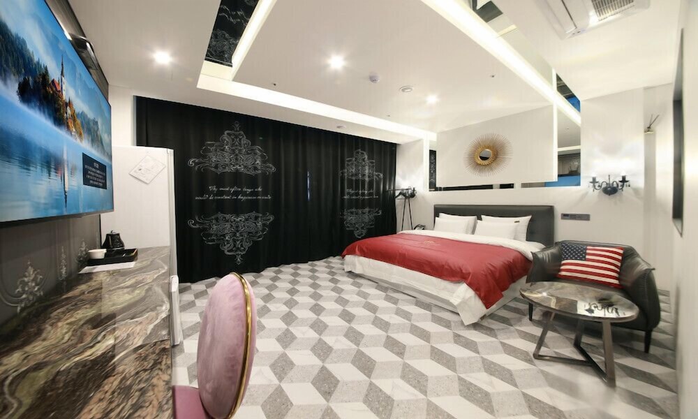 Deluxe Double Room - Photo 14