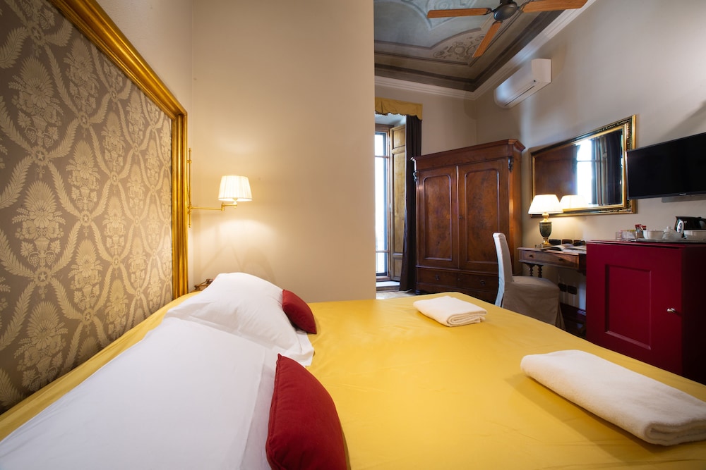 Superior Double or Twin Room, Private Bathroom photo 3