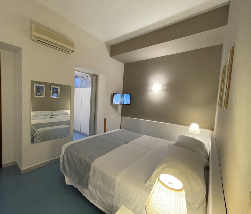 Classic Room, 1 Double or 2 Twin Beds - Photo 9