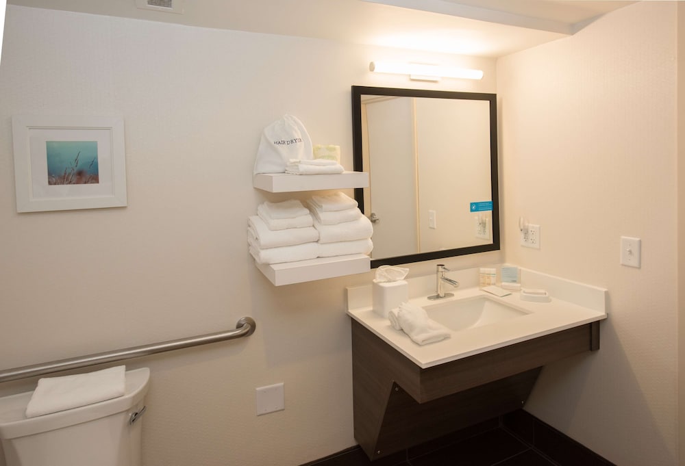 Room, 2 Queen Beds, Accessible, Bathtub photo 2