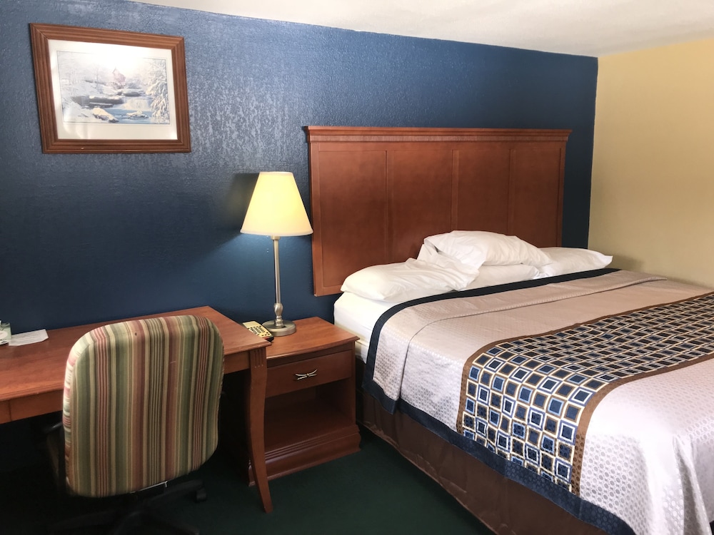 King Room, 1 King Bed with the Mountain View photo 3