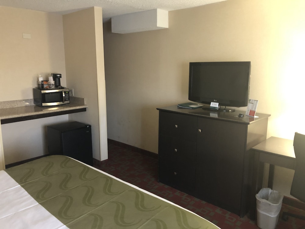 Room, 1 King Bed, Non Smoking (Efficiency) photo 2