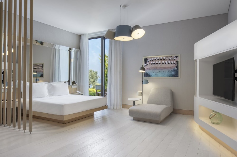 One Bedroom Suite with Private Pool Garden View thumbnail 6