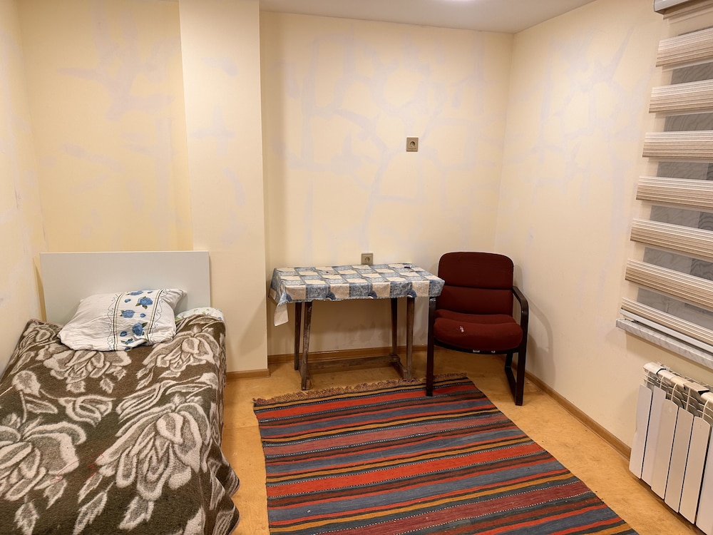 Basic Double or Twin Room - Photo 6