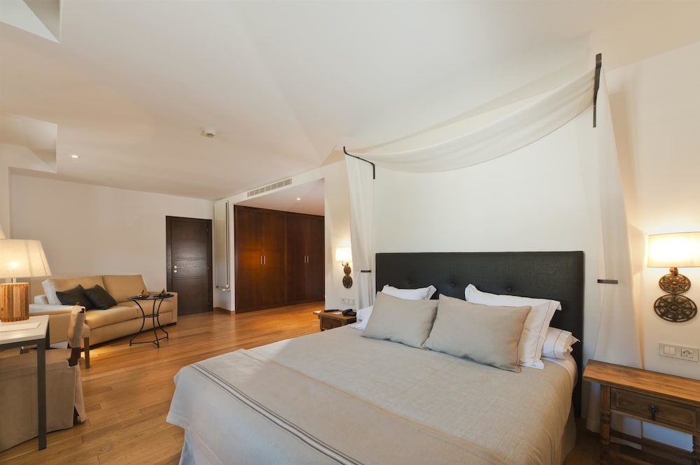 Standard Twin Room (2 adults + 1 child)