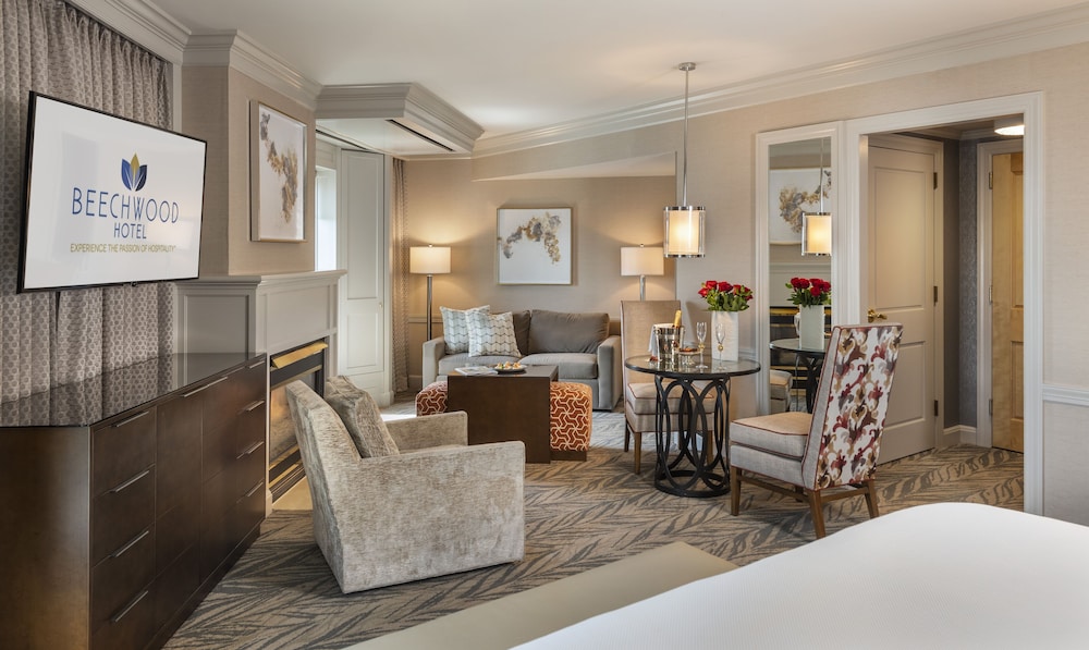 Suite, Fireplace - Photo 2